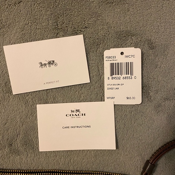 Coach gold wristlet - Picture 6 of 6